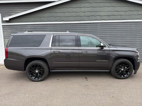 Used 2017 Chevrolet Suburban Premier AWD/4WD image 30