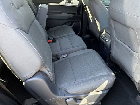 Used 2025 Ford Explorer Active image 8