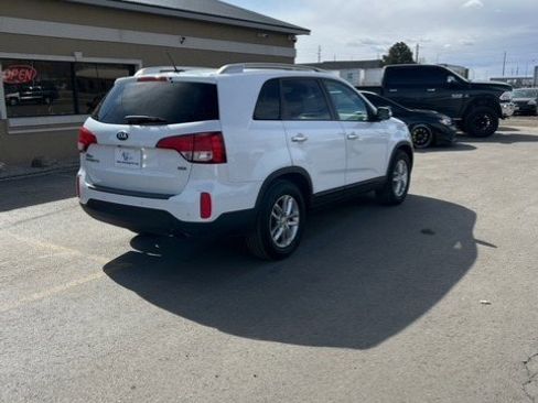 Used 2014 Kia Sorento LX w/ LX V6 Convenience Package image 6