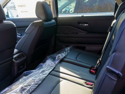 New 2025 Nissan Pathfinder SL image 7