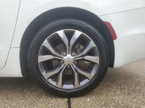 Used 2018 Chrysler Pacifica Limited w/ Advanced Safetytec Group image 8