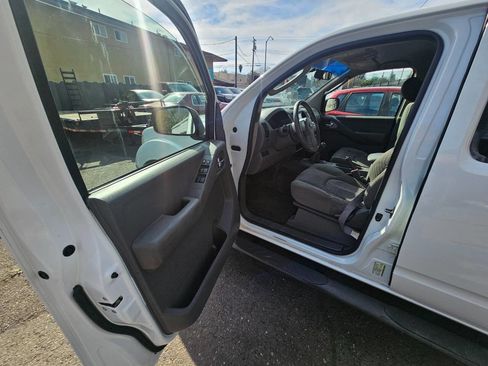 Used 2005 Nissan Frontier SE image 9