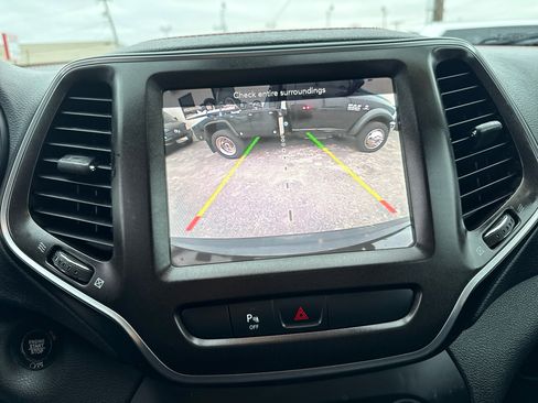 Used 2019 Jeep Cherokee Trailhawk w/ Comfort/Convenience Group image 24