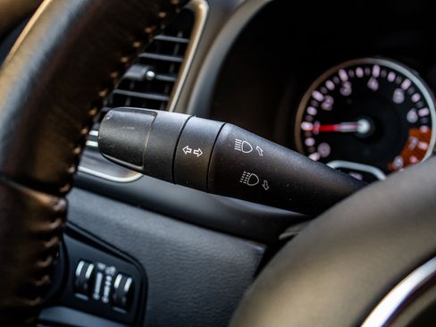 Used 2023 Jeep Renegade Limited AWD/4WD image 26