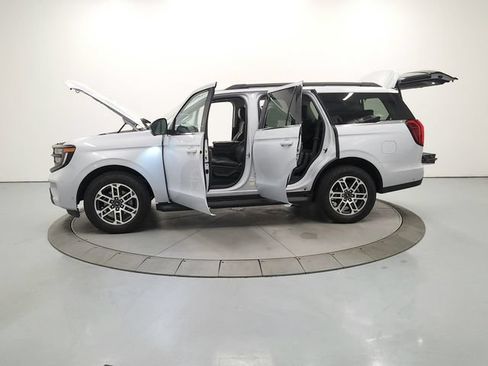 Used 2025 Ford Expedition Active AWD/4WD image 13