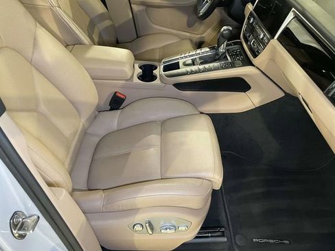 Certified 2020 Porsche Macan AWD/4WD image 24