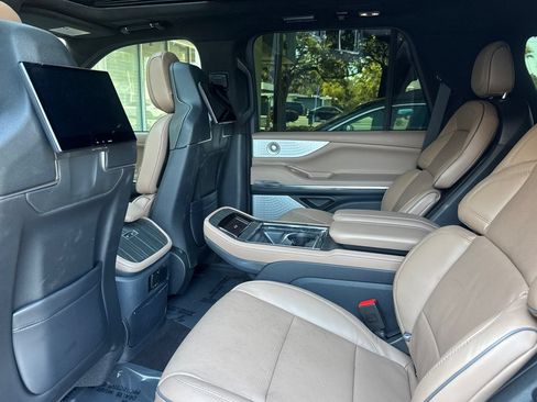 Used 2025 Lincoln Navigator Black Label AWD/4WD image 12