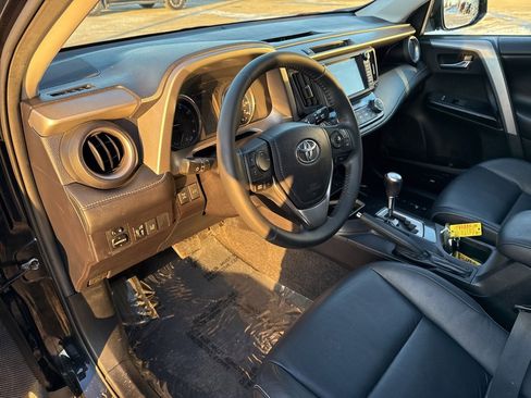 Used 2017 Toyota RAV4 Limited image 7