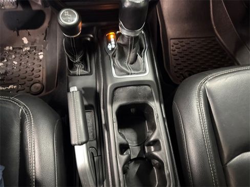 Used 2018 Jeep Wrangler Unlimited Sahara w/ Uconnect 4C Nav & Sound Group image 14