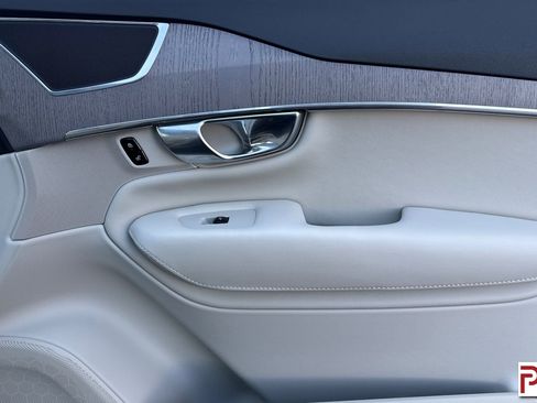 Used 2025 Volvo XC90 B6 Plus w/ Protection Package Premier image 22