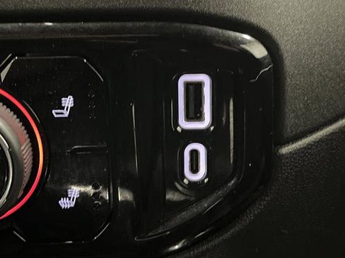 Used 2024 Chevrolet Silverado 1500 LT image 24