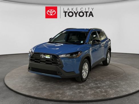 Used 2026 Toyota Corolla Cross LE FWD image 1