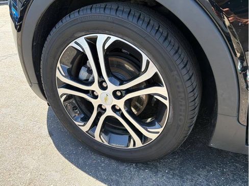 Used 2020 Chevrolet Bolt Premier w/ Infotainment Package FWD image 31