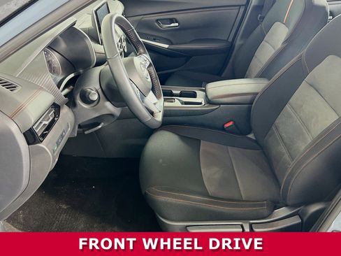 Used 2024 Nissan Sentra SR image 3