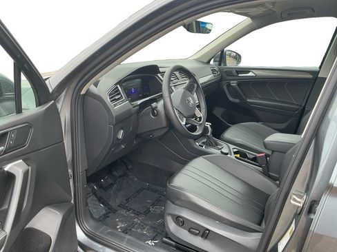 Used 2023 Volkswagen Tiguan SE AWD/4WD image 23