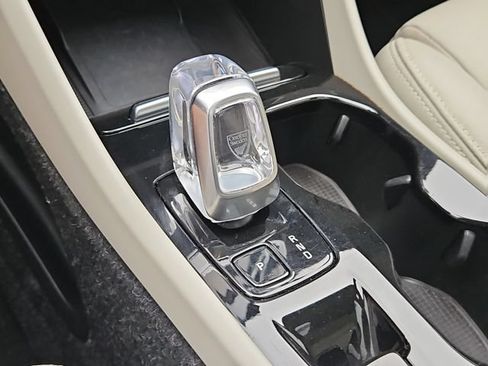 Used 2023 Volvo XC40 B4 Plus w/ Driver Assist Package FWD image 22