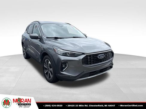 Used 2023 Ford Escape Platinum AWD/4WD image 4