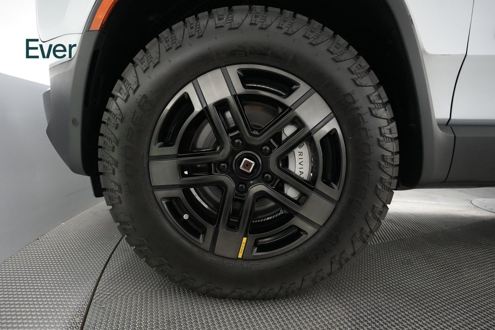 Used 2024 Rivian R1T Adventure Dual AWD/4WD image 19