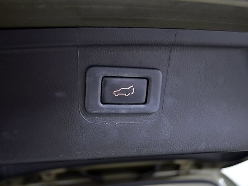 Used 2018 Subaru Outback 2.5i Touring w/ Protection Package #1 AWD/4WD image 11