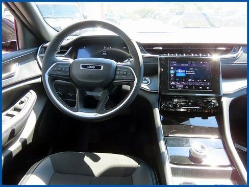 New 2025 Jeep Grand Cherokee L Altitude image 12