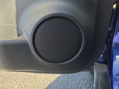 Used 2018 Nissan Rogue SV w/ Premium Package image 15