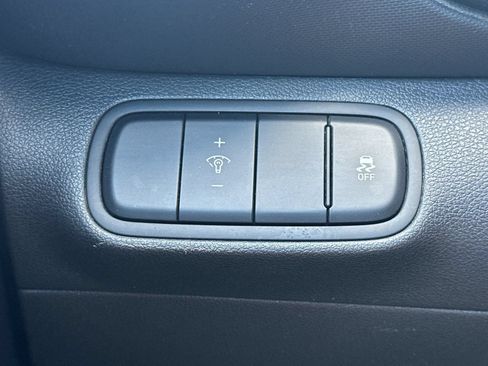 Used 2023 Hyundai Venue SEL FWD image 29