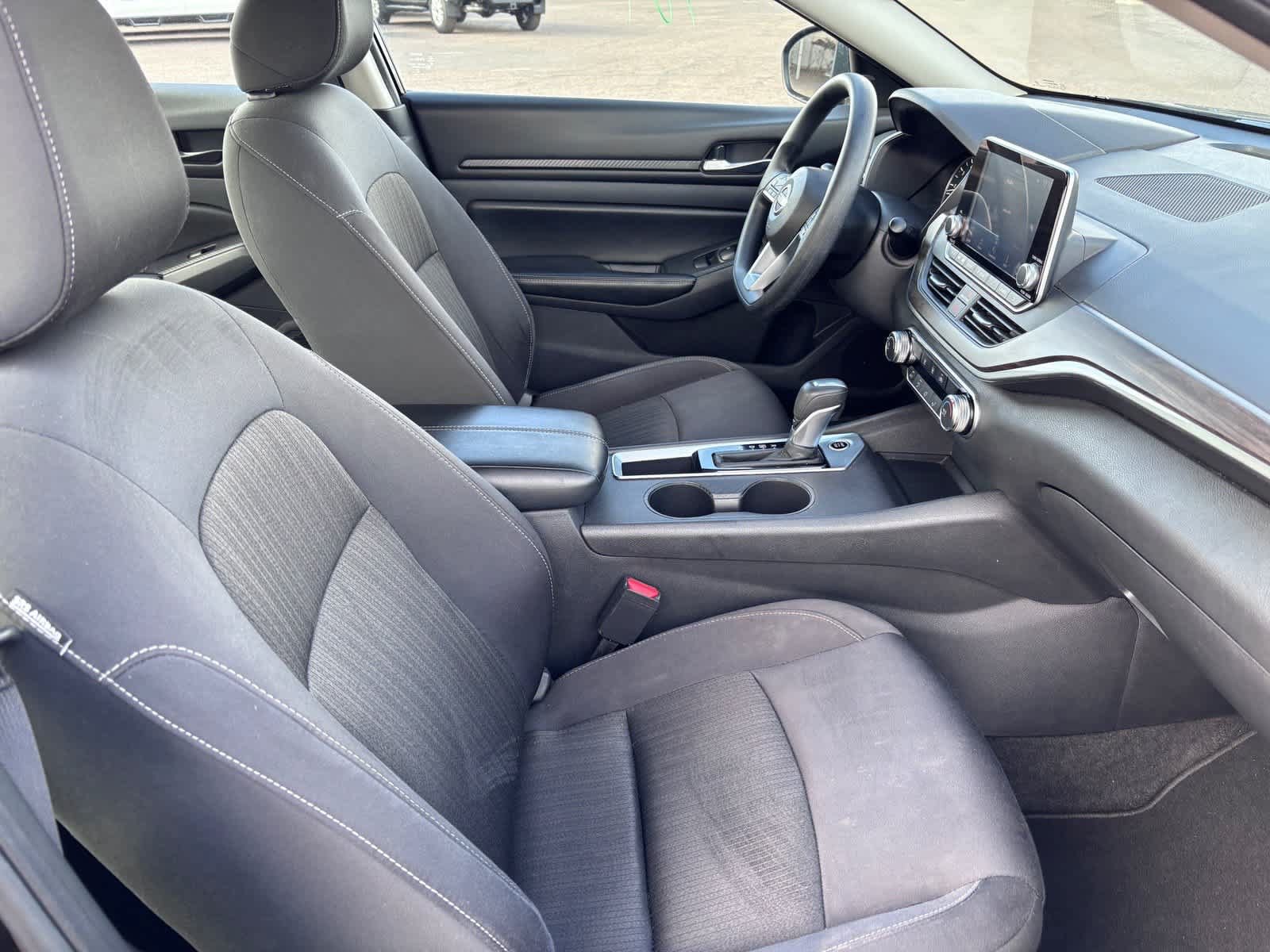 Used 2025 Nissan Altima 2.5 SV FWD image 9