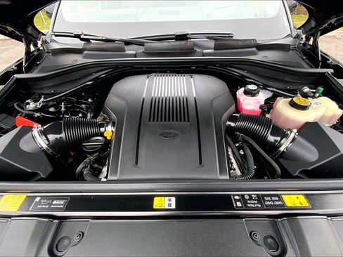 Used 2025 Land Rover Range Rover Long Wheelbase SE image 29