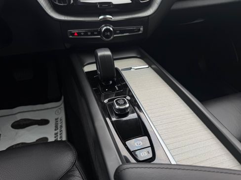 Certified 2025 Volvo XC60 B5 Plus AWD/4WD image 16