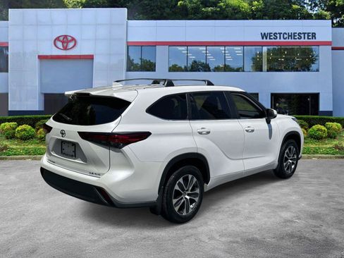 Used 2023 Toyota Highlander XLE AWD/4WD image 7
