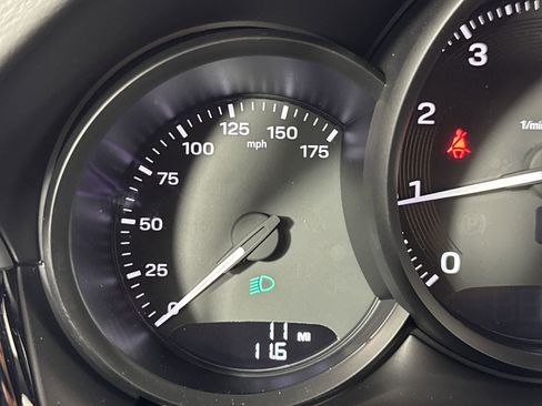 Certified 2025 Porsche Macan image 21