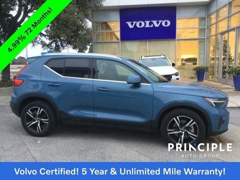 Certified 2025 Volvo XC40 B5 Core image 3