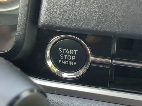 Used 2023 Mitsubishi Outlander SE image 28