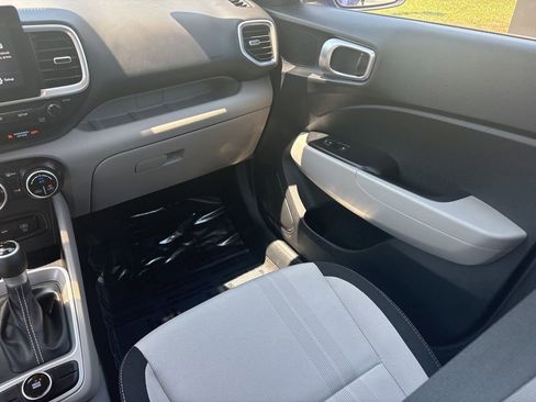 Used 2025 Hyundai Venue SEL FWD image 24