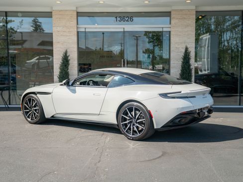 Used 2019 Aston Martin DB11 Coupe image 2