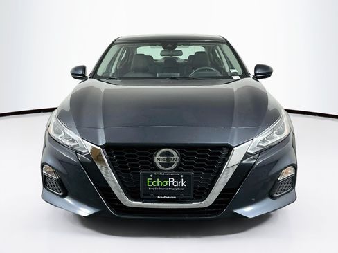 Used 2022 Nissan Altima 2.5 SV FWD image 2