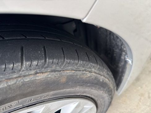 Used 2018 Toyota Corolla LE image 19