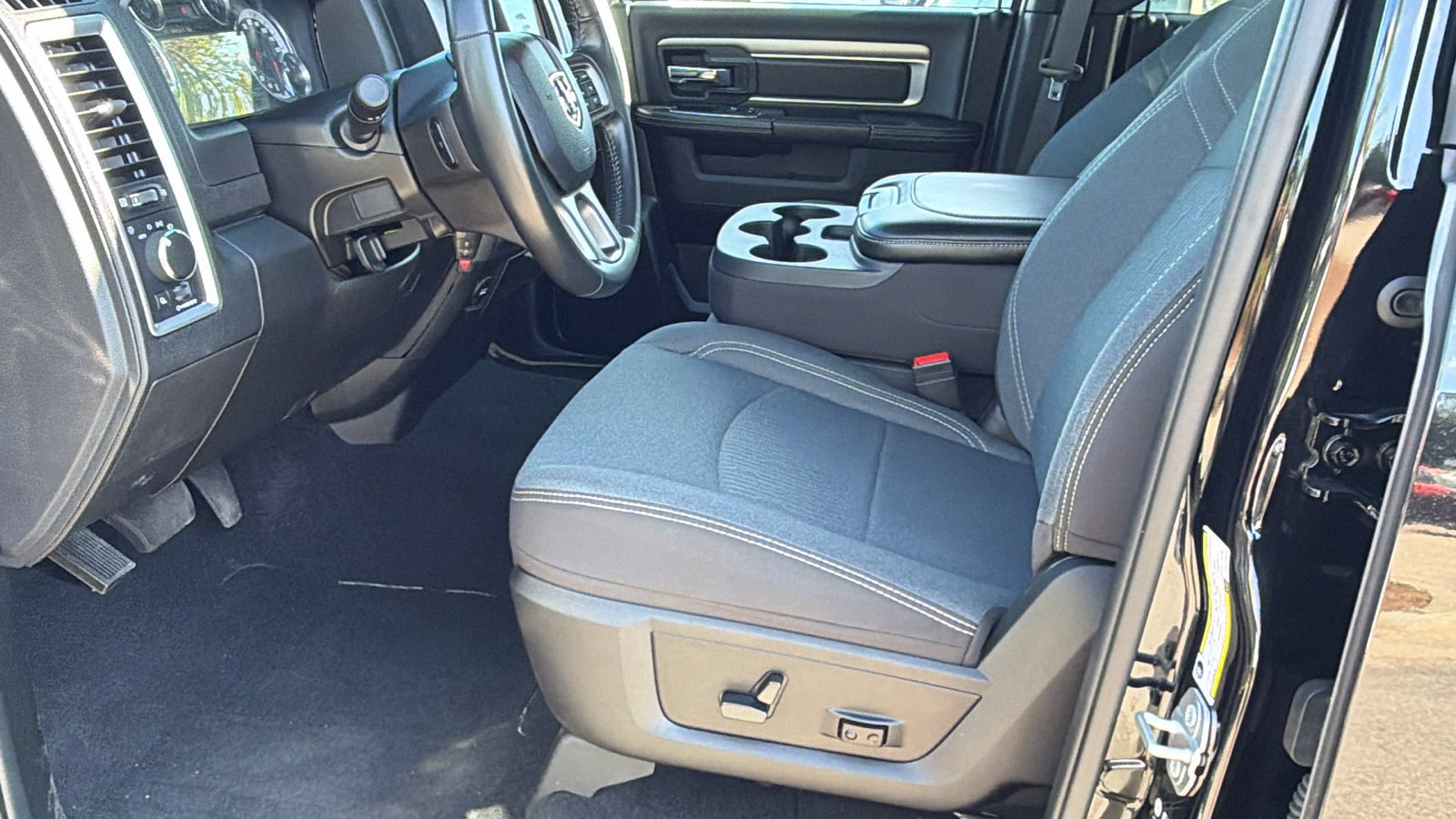 Used 2024 RAM 1500 Warlock w/ Electronics Group AWD/4WD image 16