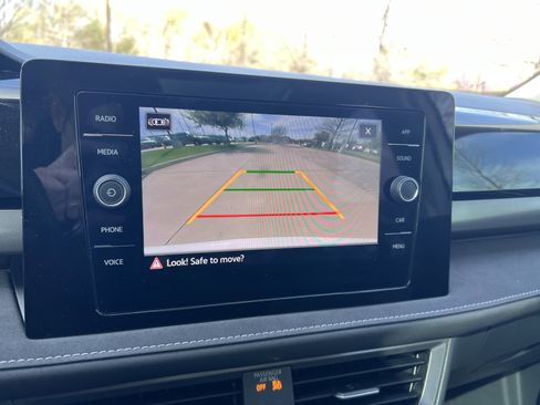 Used 2025 Volkswagen Taos SE image 23