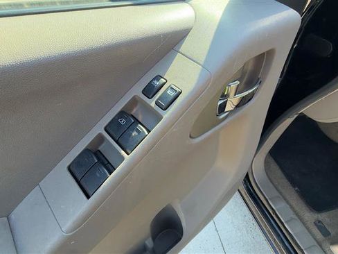 Used 2013 Nissan Frontier SV image 11