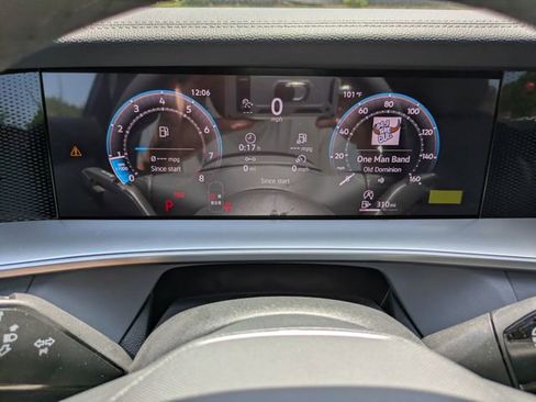 New 2026 Volkswagen Tiguan SE FWD image 29