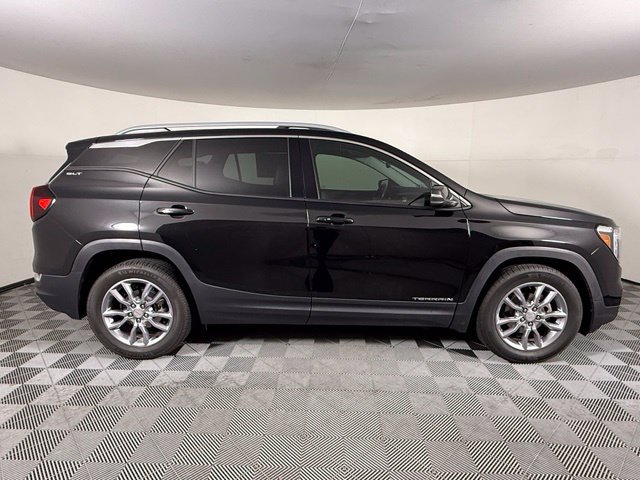 Used 2022 GMC Terrain SLT w/ Tech Package FWD image 7