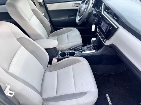 Used 2017 Toyota Corolla LE image 9