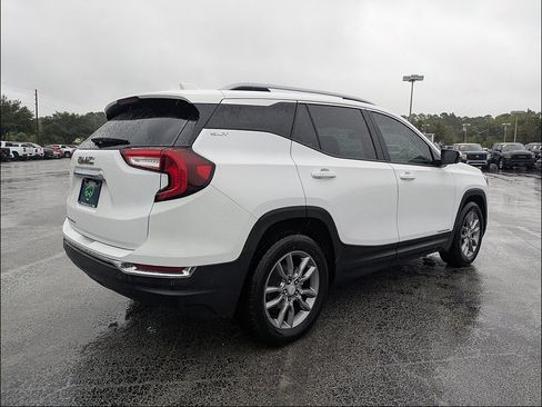 Used 2022 GMC Terrain SLT w/ Tech Package FWD image 7