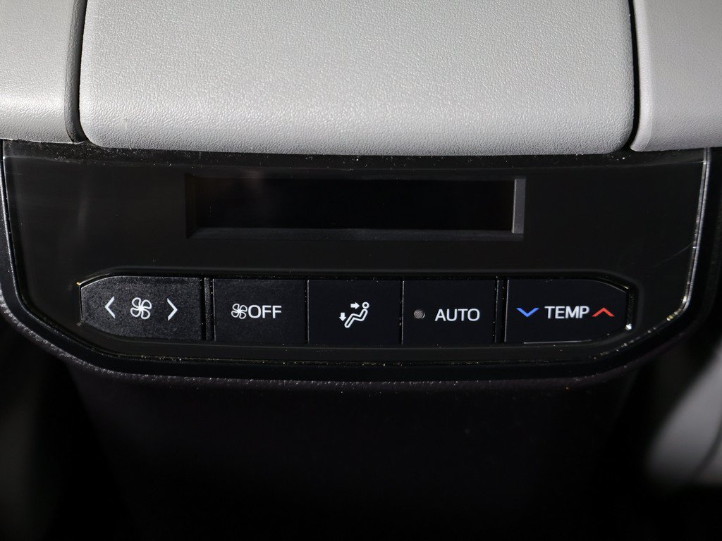 Used 2024 Toyota Highlander XLE AWD/4WD image 58