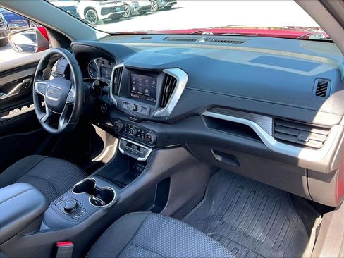 Used 2024 GMC Terrain SLE w/ Driver Convenience Package AWD/4WD image 13