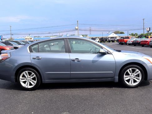Used 2010 Nissan Altima 3.5 SR w/ Sport Pkg image 6