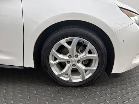 Used 2018 Chevrolet Volt Premier w/ Driver Confidence Package image 15