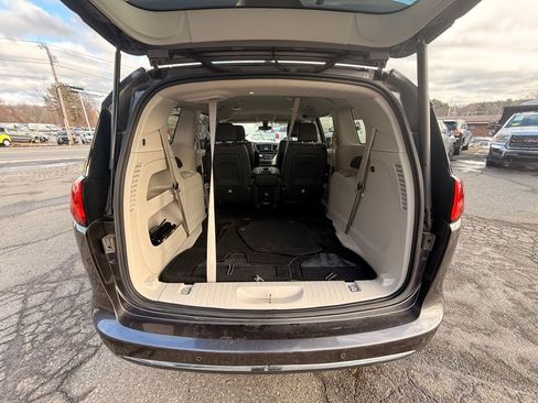 Used 2020 Chrysler Pacifica Touring-L image 13