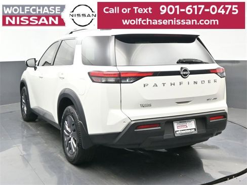 Used 2022 Nissan Pathfinder SV image 4